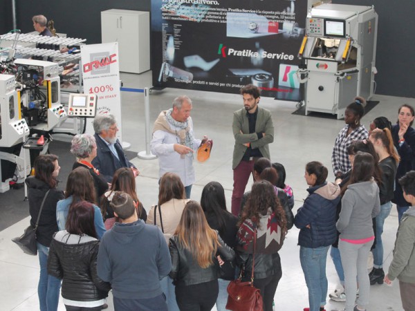 Alcuni momenti dello stage degli studenti del Corso di Moda dell'Istituto Superiore Checchi ospiti di PratikaGroup