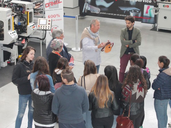 Alcuni momenti dello stage degli studenti del Corso di Moda dell'Istituto Superiore Checchi ospiti di PratikaGroup