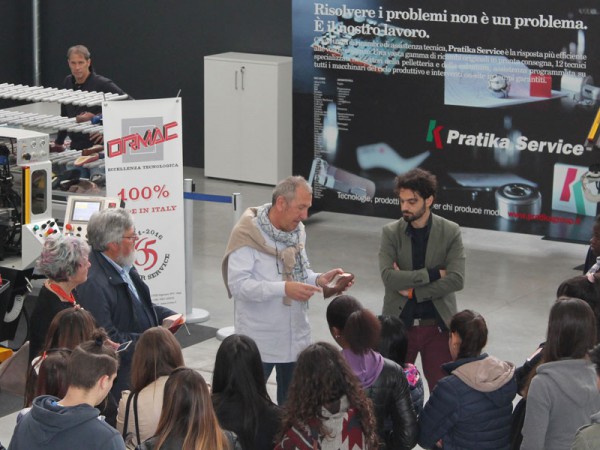 Alcuni momenti dello stage degli studenti del Corso di Moda dell'Istituto Superiore Checchi ospiti di PratikaGroup