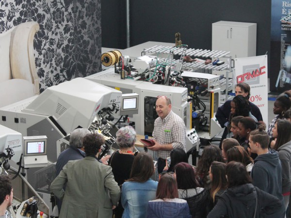 Alcuni momenti dello stage degli studenti del Corso di Moda dell'Istituto Superiore Checchi ospiti di PratikaGroup